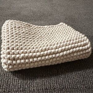 Knitted hand towel